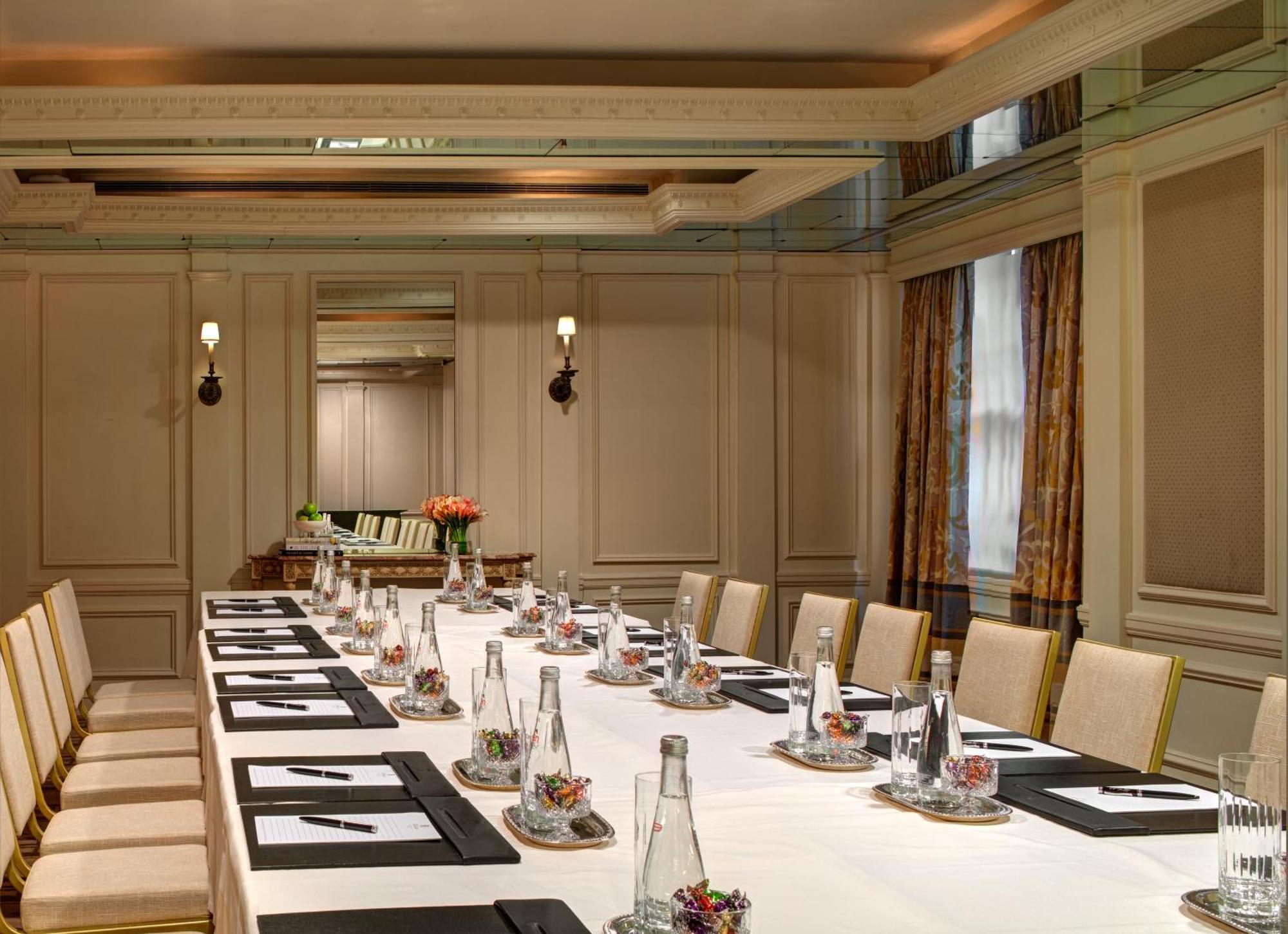 The Carlyle, A Rosewood Hotel New York Exterior foto